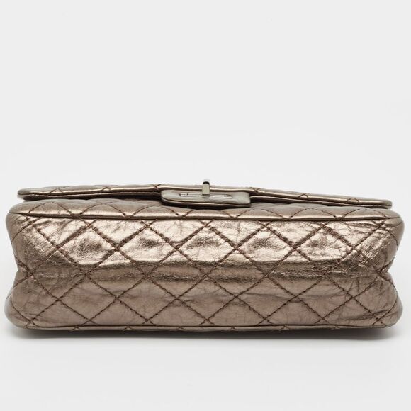 Chanel Metallic Quilted Aged Leather Reissue 2.55 Classic 225 Flap Bag - Picture 6 of 7